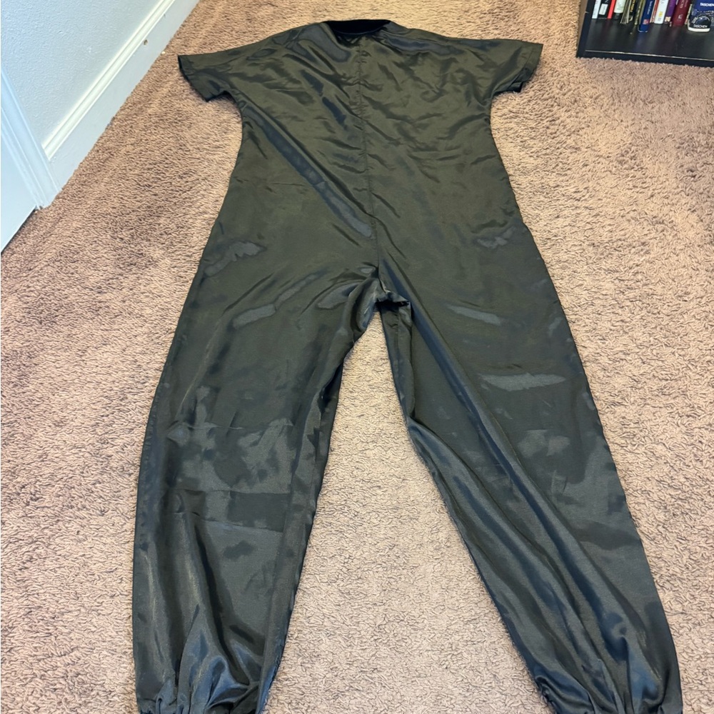 Pretty Little Thing Black Satin Jumpsuit Oversized Short Sleeve 6 NEW - Picture 6 of 7